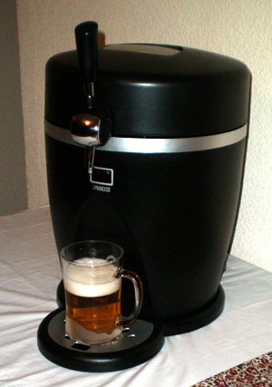 Foto de una caña de cerveza tirada con el Grifo de Cerveza Princess después de hacer el apaño para que funcionase con el Barril de Cerveza Heineken.